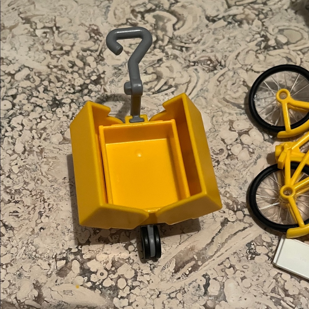 Playmobil (9806) Yellow Postal Delivery Set - Picture 4 of 5